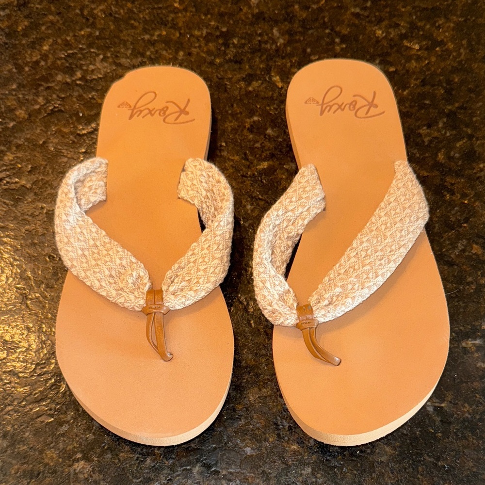 NWOT Roxy Women's Tan Woven Sandals